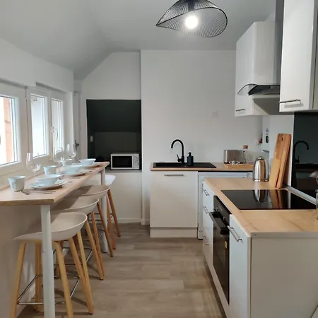 Grande Maison Proche Aeroport Nyaraló *